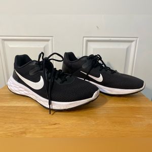 Nike running shoes, 10 men’s, black.